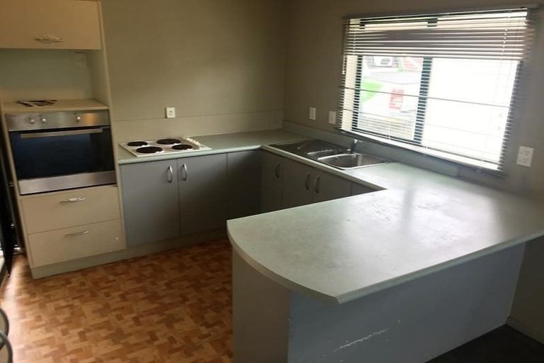 Photo of property in 3199 Great North Road, New Lynn, Auckland, 0600