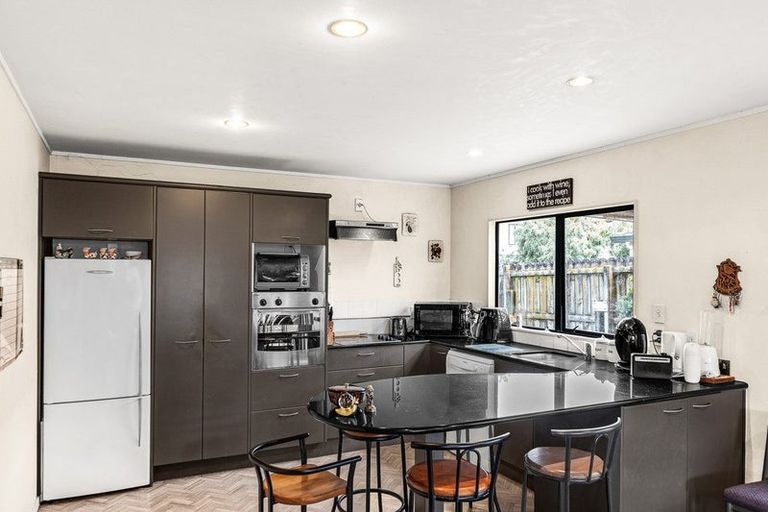 Photo of property in 10 Gunner Drive, Te Atatu Peninsula, Auckland, 0610