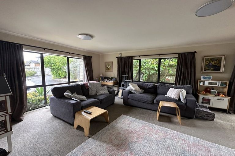 Photo of property in 28 Seamount Drive, Red Beach, 0932