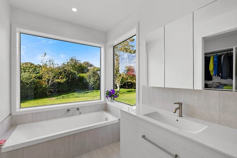 Photo of property in 130 Cross Road, Lepperton, New Plymouth, 4373