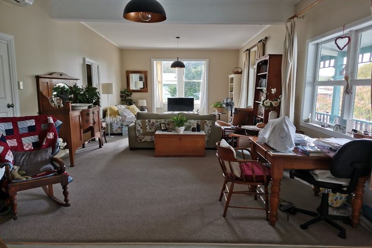 Photo of property in 21 Church Street, Waipawa, 4210