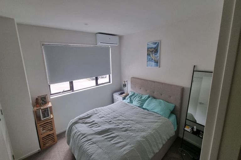 Photo of property in 35 Morihana Close, Glen Eden, 0602