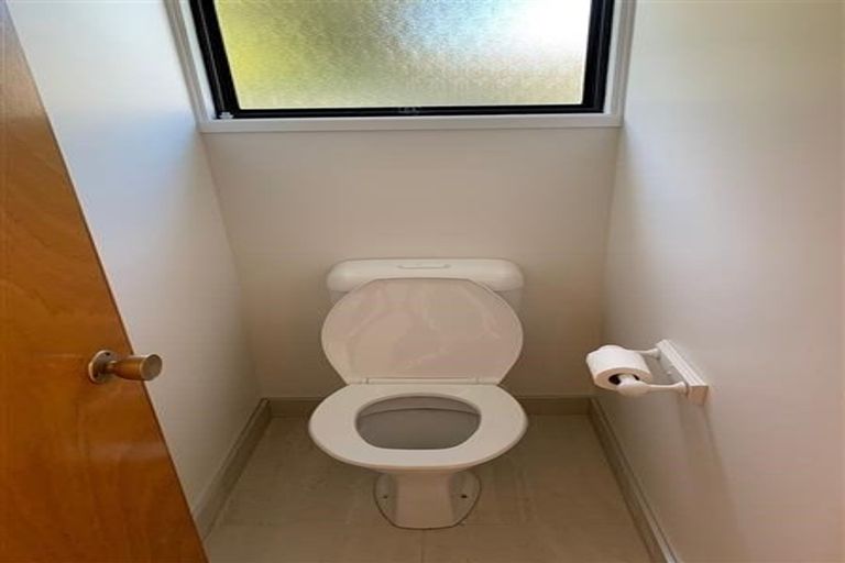 Photo of property in 91 Santiago Crescent, Unsworth Heights, Auckland, 0632