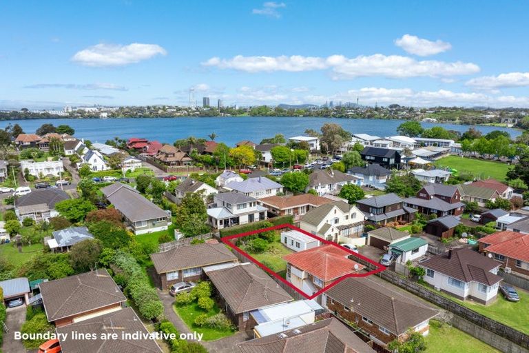 Photo of property in 22a Shakespeare Road, Milford, Auckland, 0620
