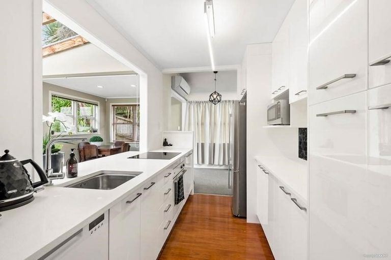 Photo of property in 16 Orion Place, Hillcrest, Auckland, 0627