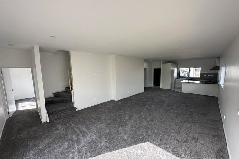 Photo of property in 6 Nagra Lane, Papakura, 2110