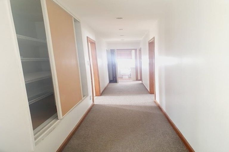 Photo of property in 30 Golf Road, New Lynn, Auckland, 0600