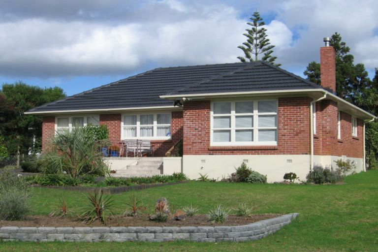 Photo of property in 4 Murray Road, Te Atatu Peninsula, Auckland, 0610