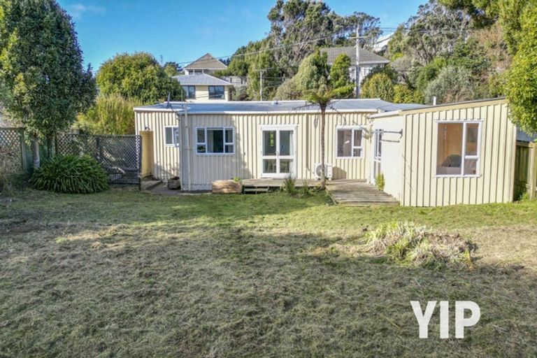 Photo of property in 10 Miles Crescent, Newlands, Wellington, 6037