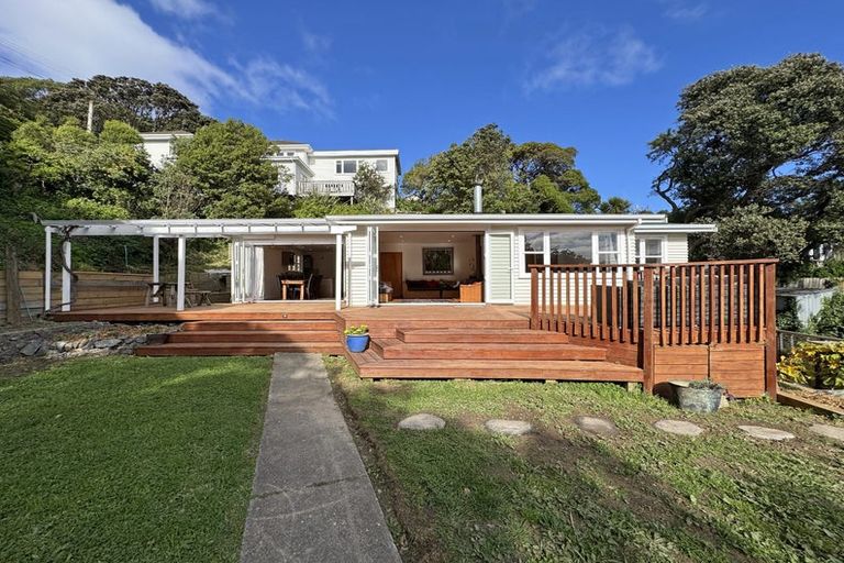 Photo of property in 99 Melbourne Road, Island Bay, Wellington, 6023