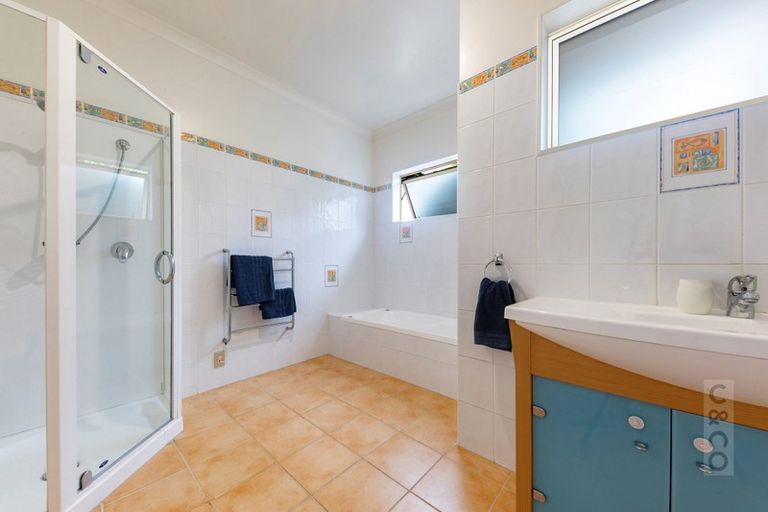 Photo of property in 17 Deacon Road, Riverhead, Kumeu, 0892