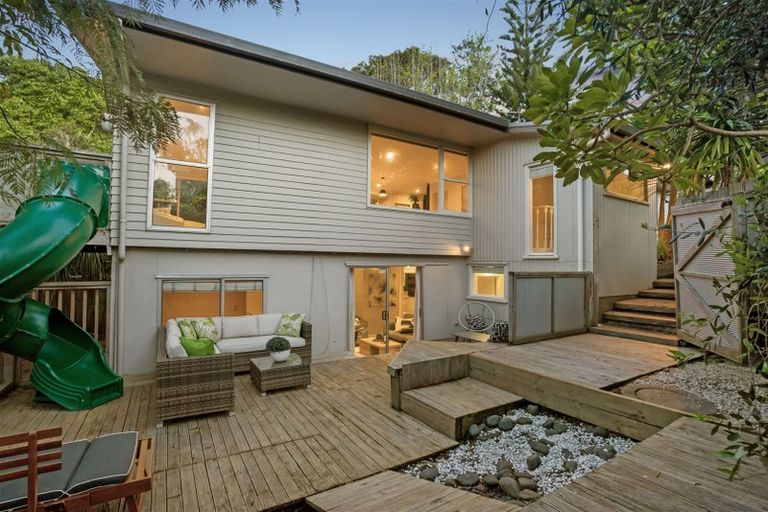 Photo of property in 21 Holt Avenue, Torbay, Auckland, 0630