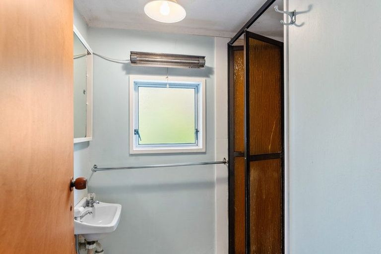 Photo of property in 63 Queens Road, Waikanae Beach, Waikanae, 5036
