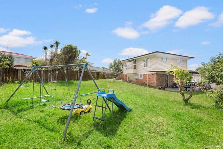 Photo of property in 127 Reeves Road, Pakuranga Heights, Auckland, 2010