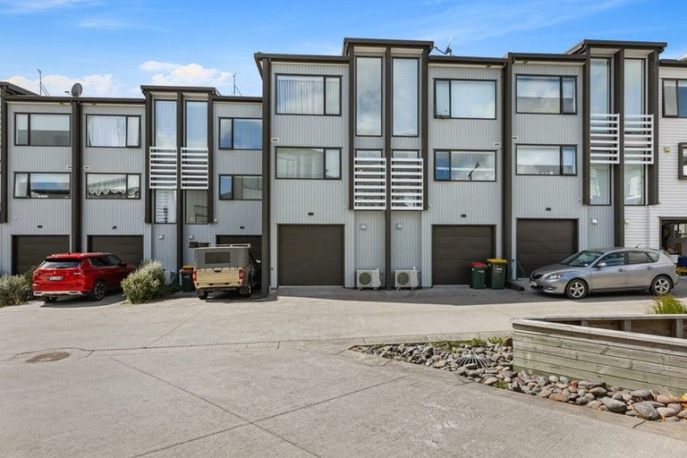 Photo of property in 22 Memorial Park Lane, Hobsonville, Auckland, 0618