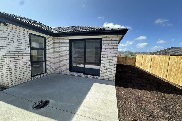 Photo of property in 10 Enchantment Lane, Karaka, Papakura, 2113