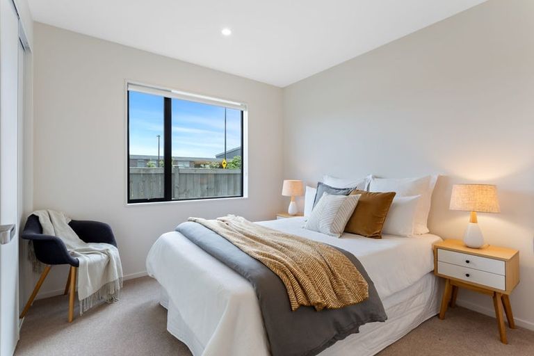 Photo of property in 2 Juniper Drive, Rosehill, 2113