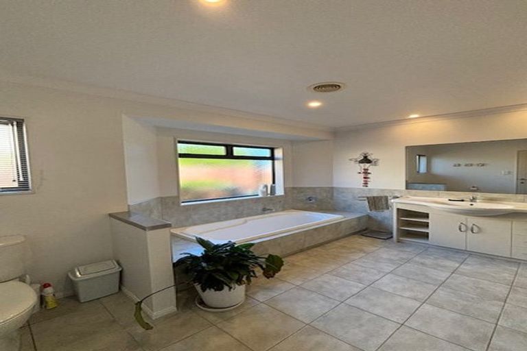 Photo of property in 72 Sovereign Drive, Papamoa Beach, Papamoa, 3118