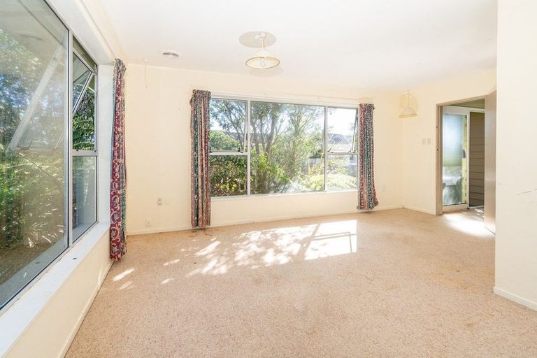 Photo of property in 21b Colchester Crescent, Newlands, Wellington, 6037
