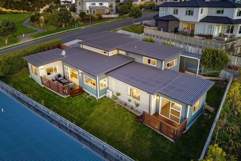 Photo of property in 48 Endeavour Drive, Whitby, Porirua, 5024