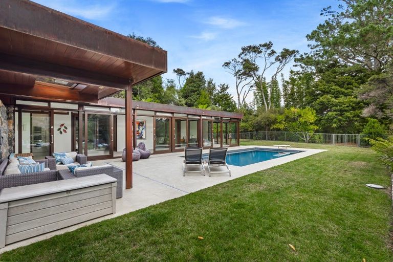 Photo of property in 20 Oscar Road, Greenhithe, Auckland, 0632