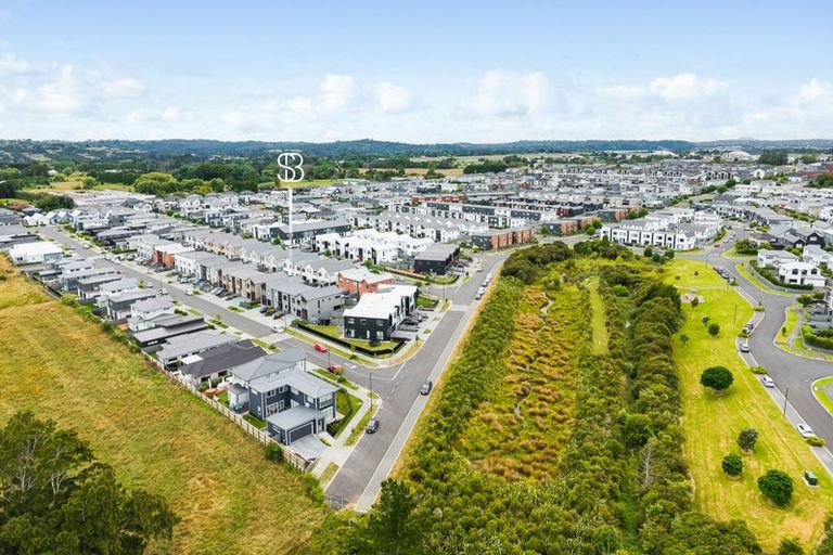 Photo of property in 7 Oyster Drive, Whenuapai, Auckland, 0618