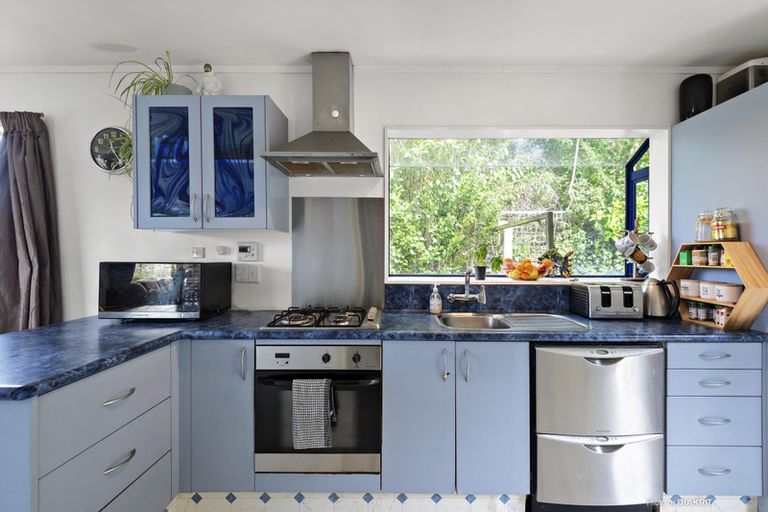 Photo of property in 71 Bassett Road, Johnsonville, Wellington, 6037