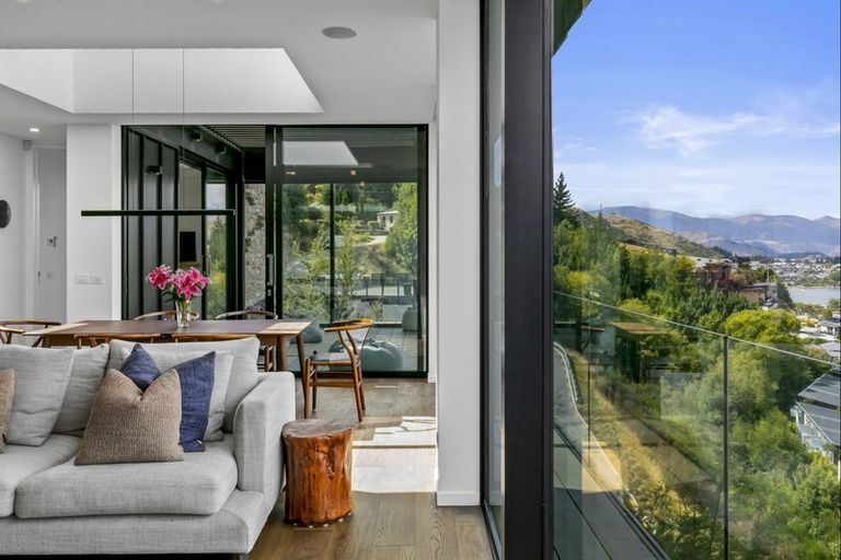 Photo of property in 1 Highlands Close, Queenstown, 9300