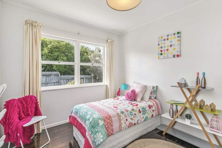 Photo of property in 15 Saffron Street, Birkdale, Auckland, 0626