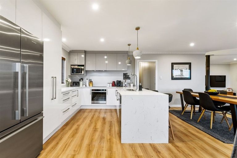 Photo of property in 22 Realm Place, Massey, Auckland, 0614