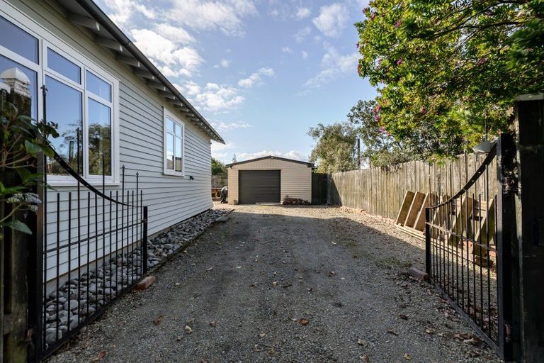 Photo of property in 5 Perrin Place, Kelvin Grove, Palmerston North, 4414