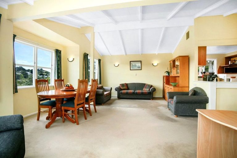 Photo of property in 9 Innes Way, Newlands, Wellington, 6037