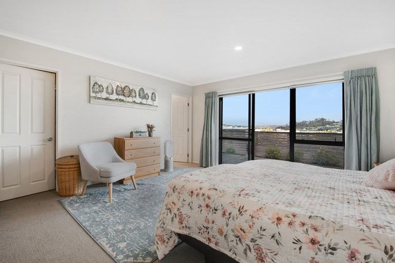 Photo of property in 16 Seamount Drive, Red Beach, 0932