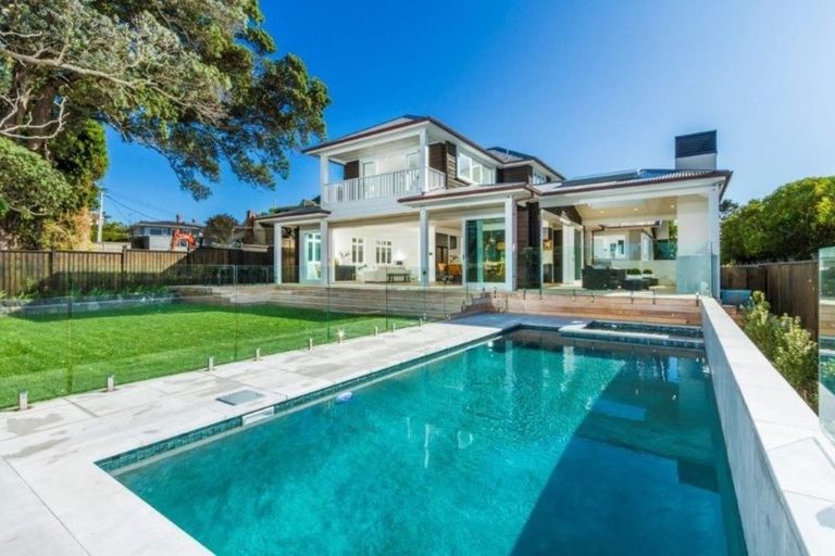 Photo of property in 24 Hinemoa Street, Birkenhead, Auckland, 0626