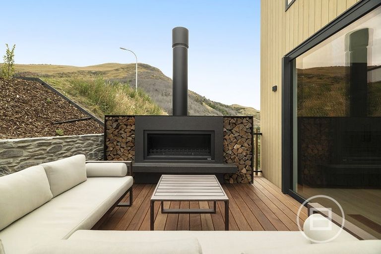 Photo of property in 86 Middleton Road, Queenstown Hill, Queenstown, 9300