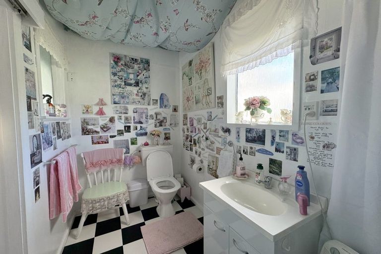 Photo of property in 11 Waverley Street, Waipawa, 4210