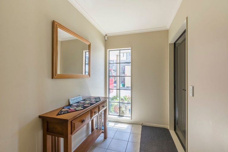 Photo of property in Te Kakariki Apartments, 5/5 Wellington Road, Paekakariki, 5034