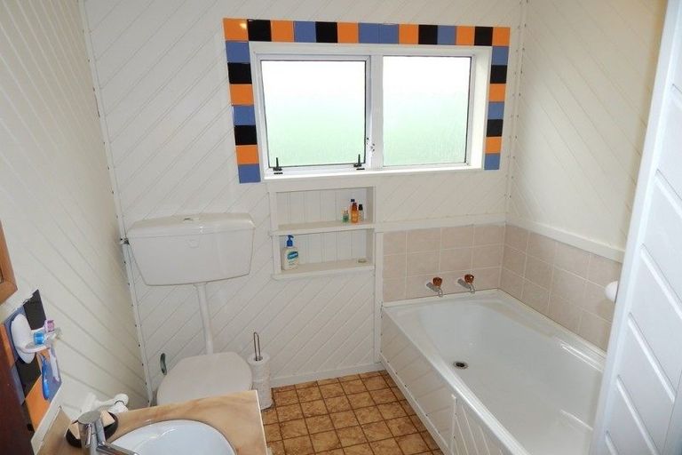 Photo of property in 17 Lyndhurst Street, Westport, 7825