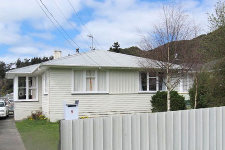 Photo of property in 5 Kowhai Street, Wainuiomata, Lower Hutt, 5014