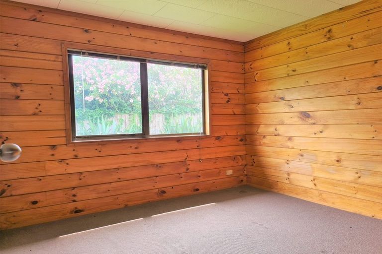 Photo of property in 25 Garelja Road, Henderson, Auckland, 0612