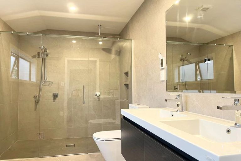 Photo of property in 22a Dallinghoe Crescent, Milford, Auckland, 0620