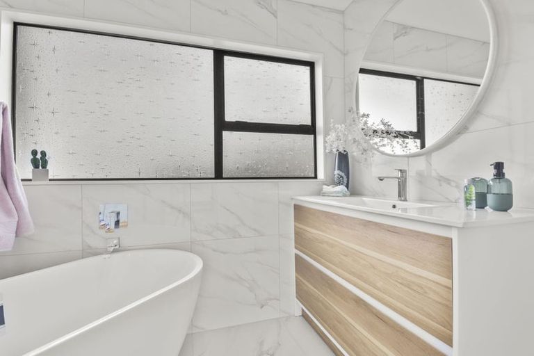 Photo of property in 47 Amorino Drive, Red Beach, 0932