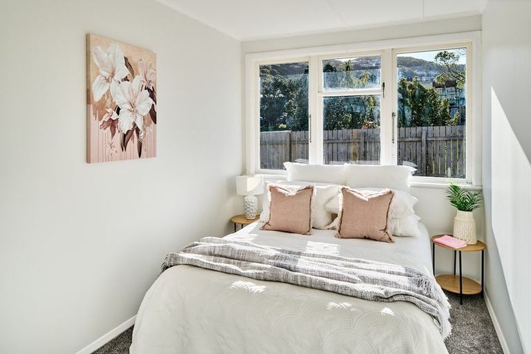 Photo of property in 38a Victory Crescent, Tawa, Wellington, 5028