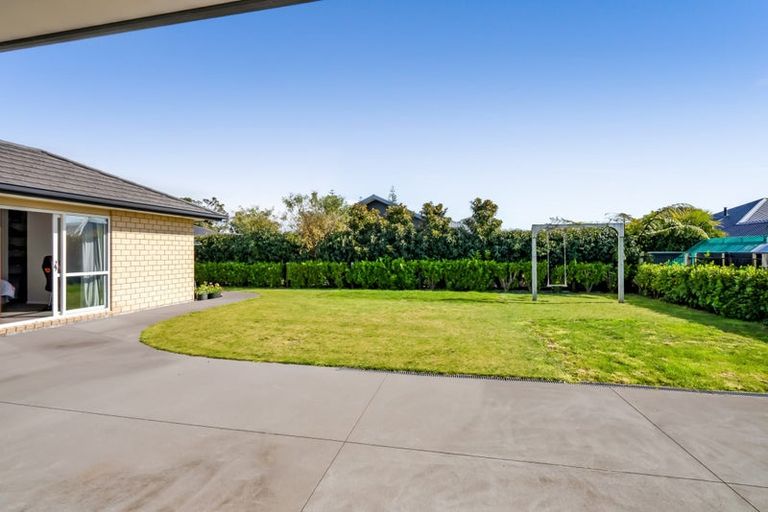 Photo of property in 12 Oakmont Crescent, Waiwhakaiho, New Plymouth, 4312
