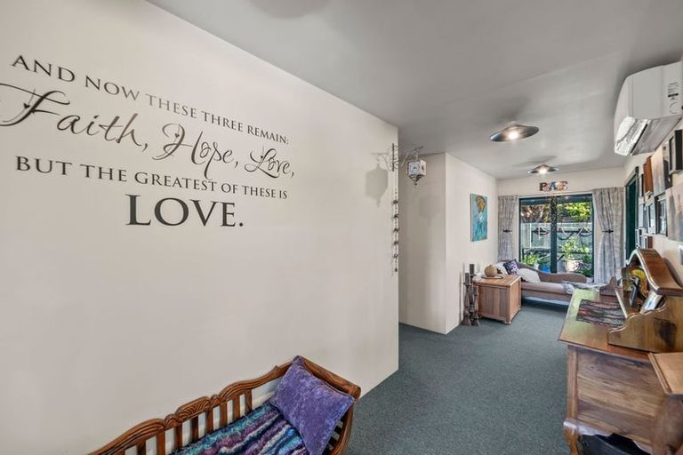 Photo of property in 1 Strachan Way, Highbury, Palmerston North, 4412