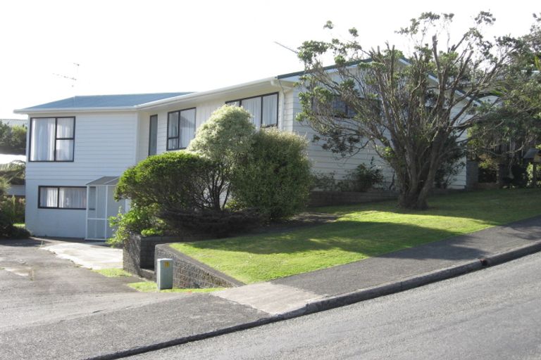 Photo of property in 38 Link Road, Newlands, Wellington, 6037
