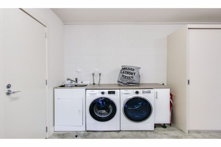Photo of property in The Terraces, 10/9 Humber Street, Pandora, Napier, 4110