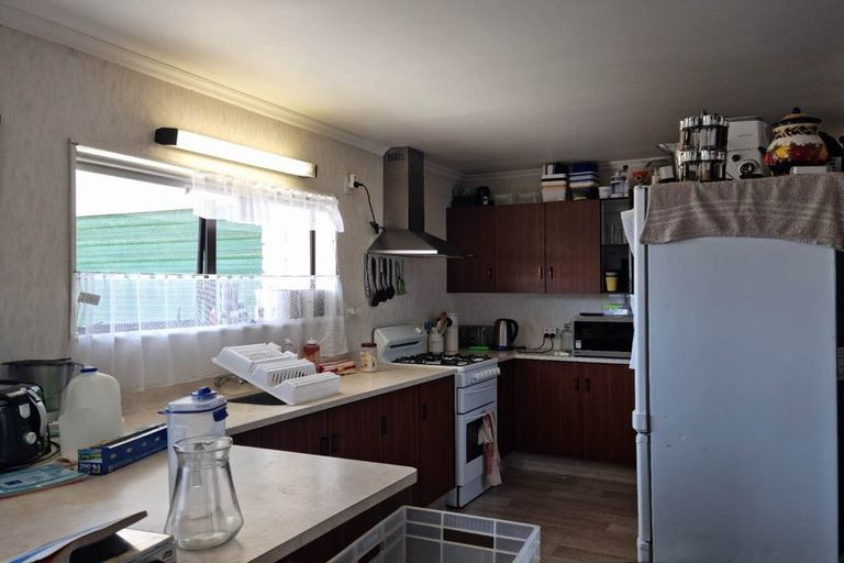 Photo of property in 2/2 Broadway, Waitara, 4320