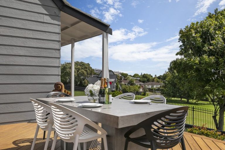 Photo of property in 15 Dalwhinnie Parade, Highland Park, Auckland, 2010
