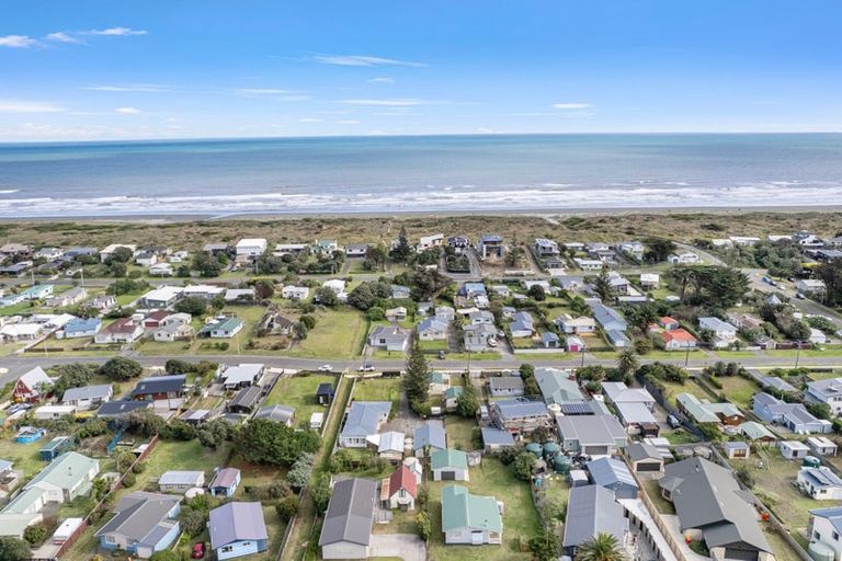 Photo of property in 50 Park Avenue, Waitarere Beach, Levin, 5510